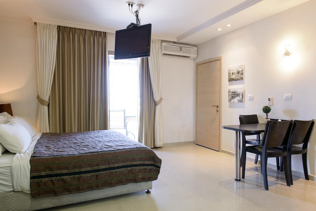Royalty Aparthotel 4*
