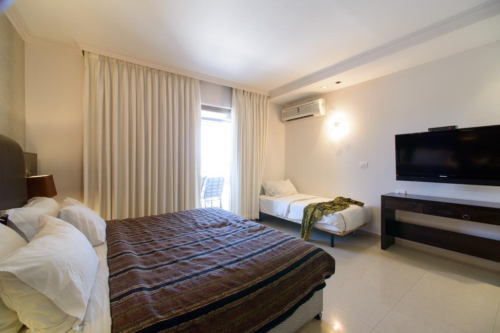 Royalty Aparthotel