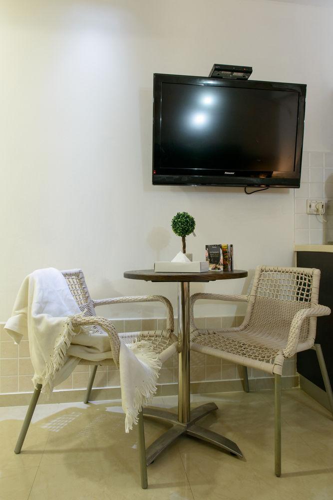 Royalty Aparthotel 4*
