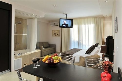 Royalty Aparthotel