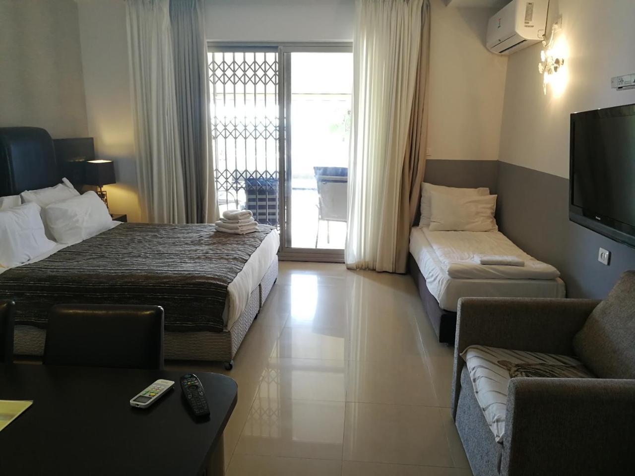 Royalty Aparthotel