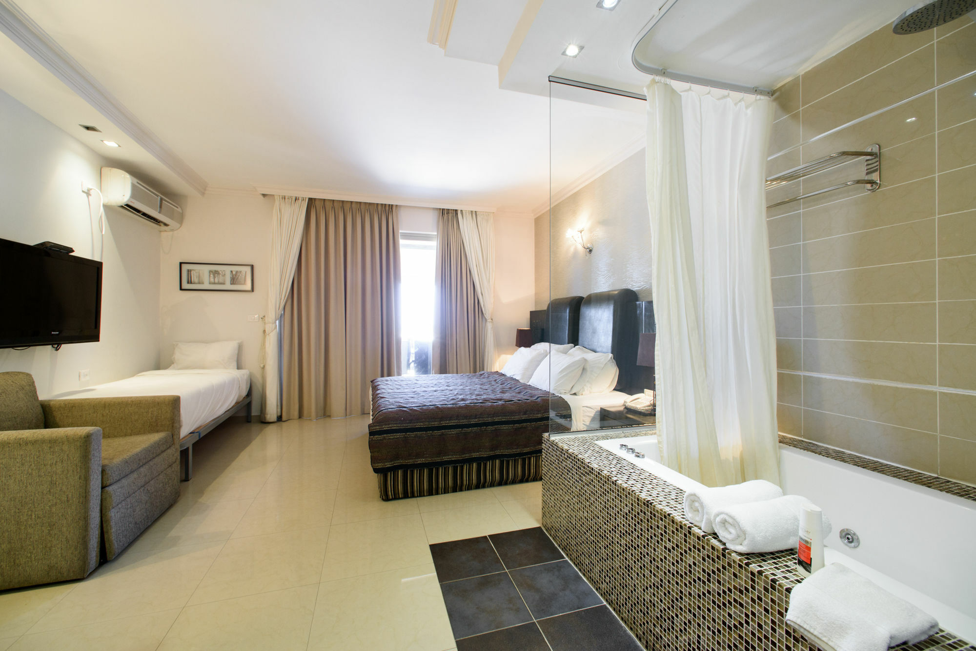 Aparthotel Royalty 4*