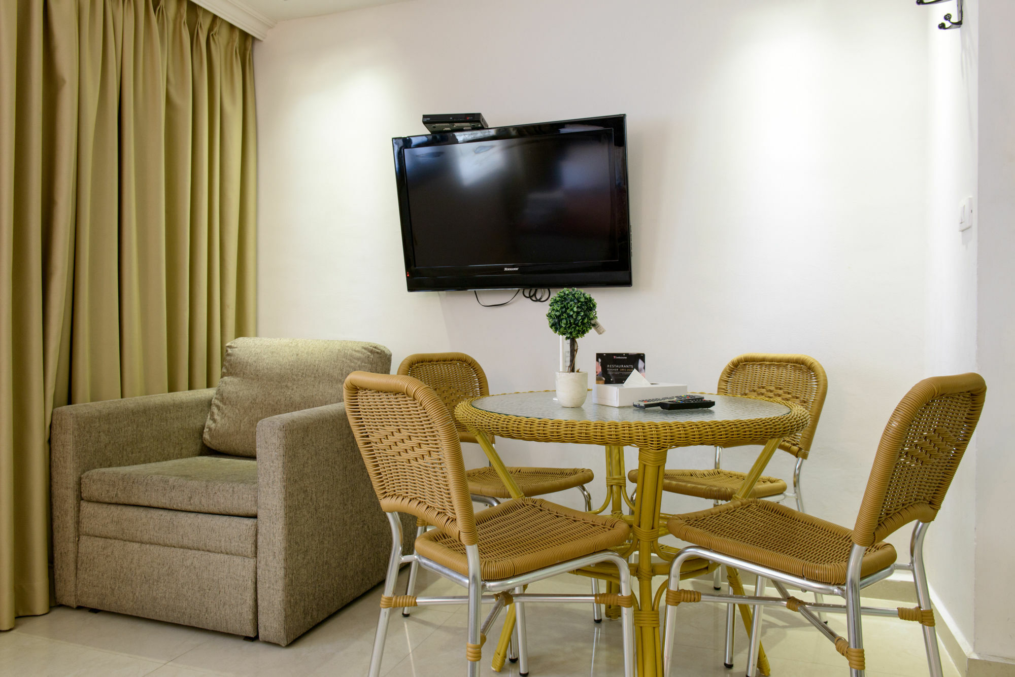 Aparthotel Royalty 4*